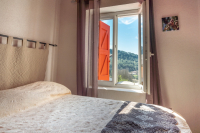 3rd bedroom bed with 14 view of nature © oustaou du luberon